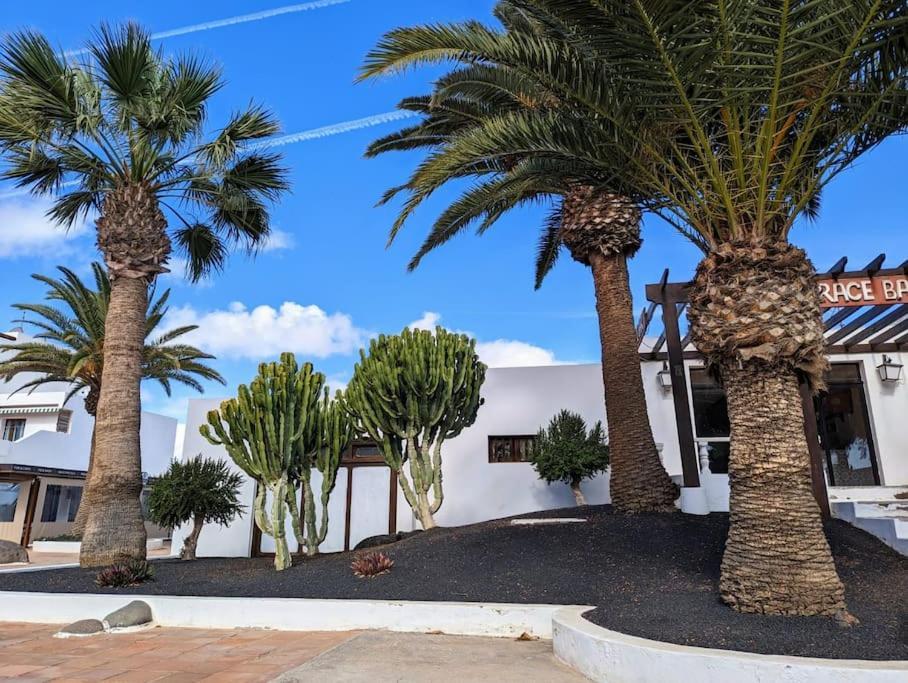 Charming Flat In Los Molinos With Terrace & Pools, Near Playa Bastian Costa Teguise Buitenkant foto